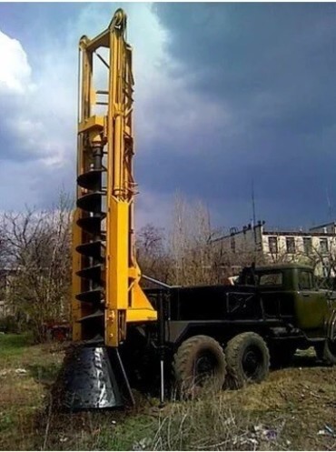 Бурение ям под столбы и опоры