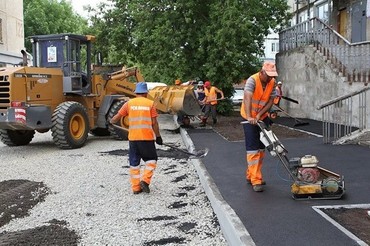 Работы по укладке асфальта