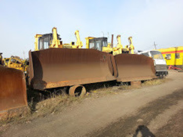 CATERPILLAR, KOMATSU