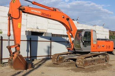 HITACHI ZX270