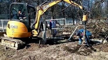 JCB 8018
