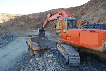 Hitachi 330 LC