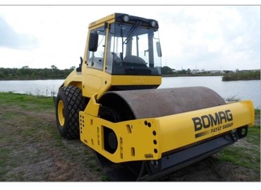 BOMAG 211 D40