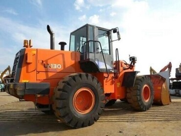 Hitachi LX130-7