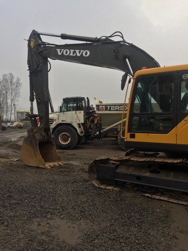 VOLVO 210